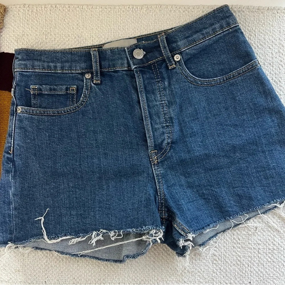 EVERLANE THE CHEEKY DENIM SHORT SIZE 26 - Picture 2 of 9